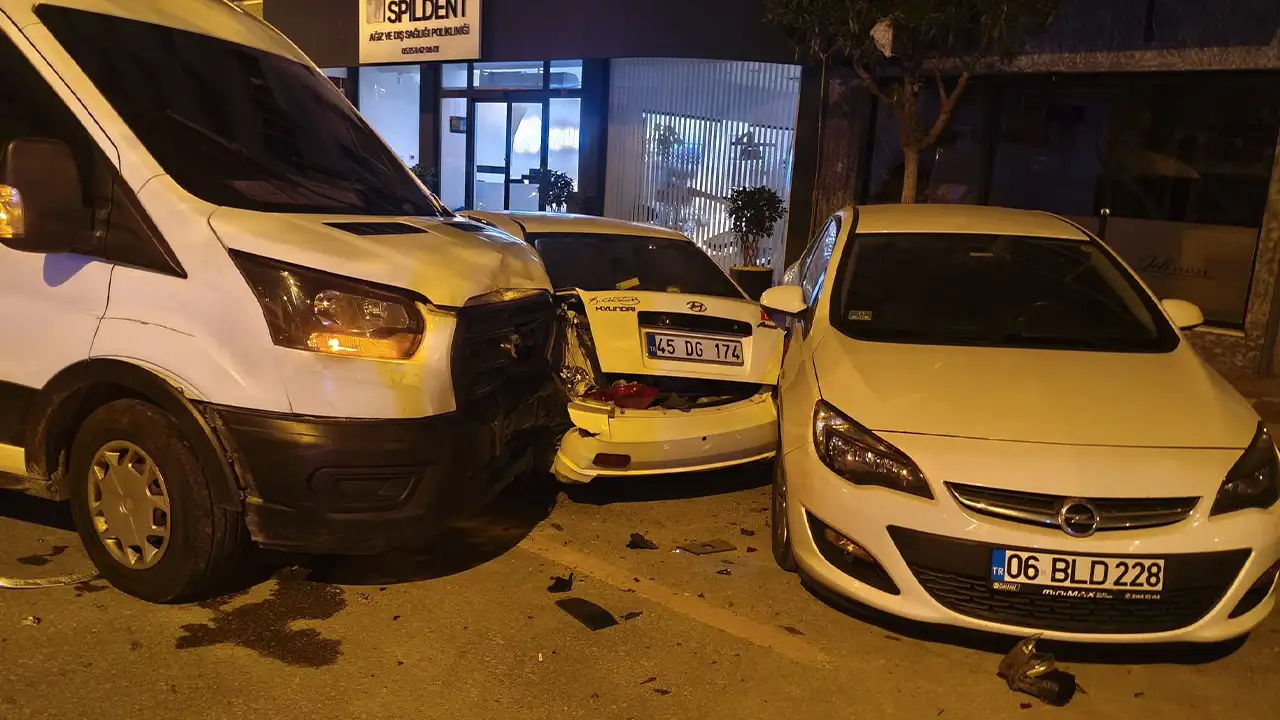 Manisa’da Alkollü Sürücü 13 Araca Çarptı 2