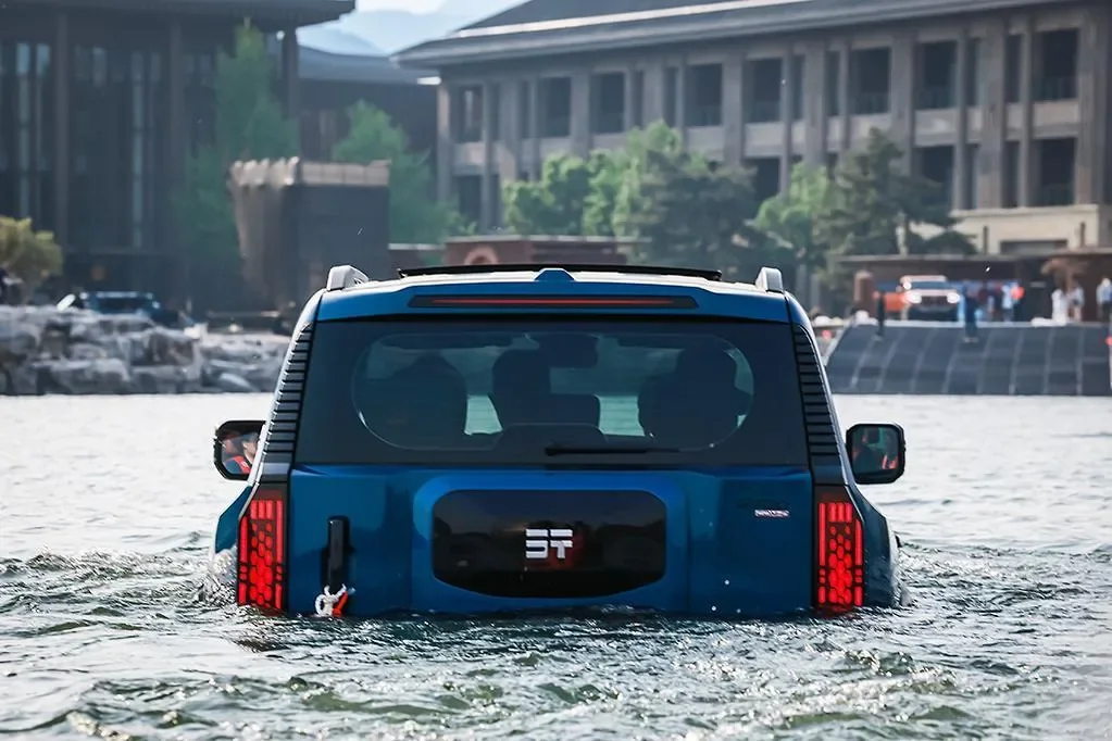 Suda Yüzen 892 Beygirlik Jetour G700 Ark Edition Suv Tanıtıldı 1