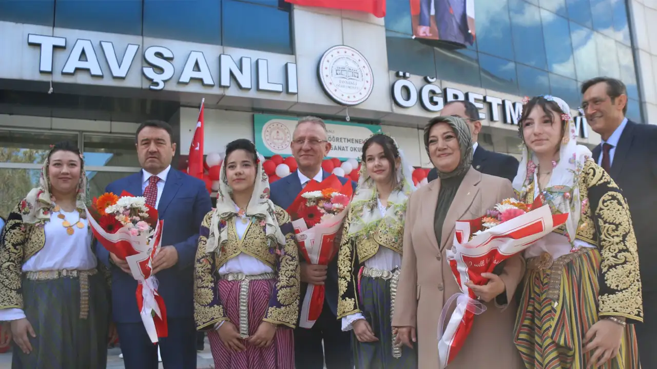 Tavşanlı Öğretmenevi Ve Akşam Sanat Okulu Açıldı 1
