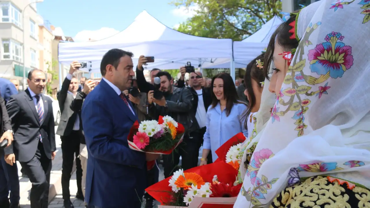 Tavşanlı Öğretmenevi Ve Akşam Sanat Okulu Açıldı 3