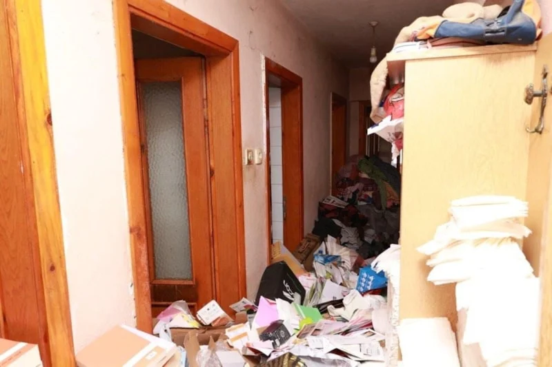 Bursa'da Çöp Eve Müdahale 20 Ton Atık Çıkarıldı2