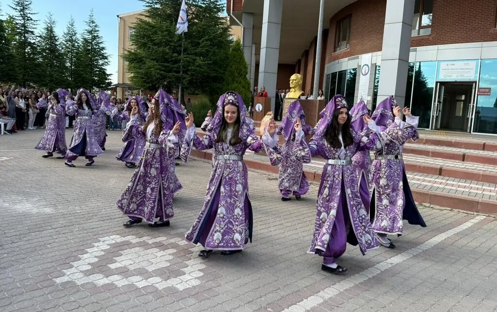Dpü Tavşanlı Myo'da Mezuniyet Coşkusu4