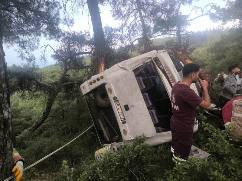 İzmir’de Işçi Servisi Devrildi 22 Yaralı1