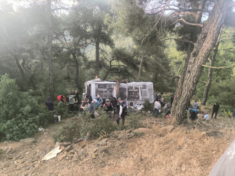 İzmir’de Işçi Servisi Devrildi 22 Yaralı2