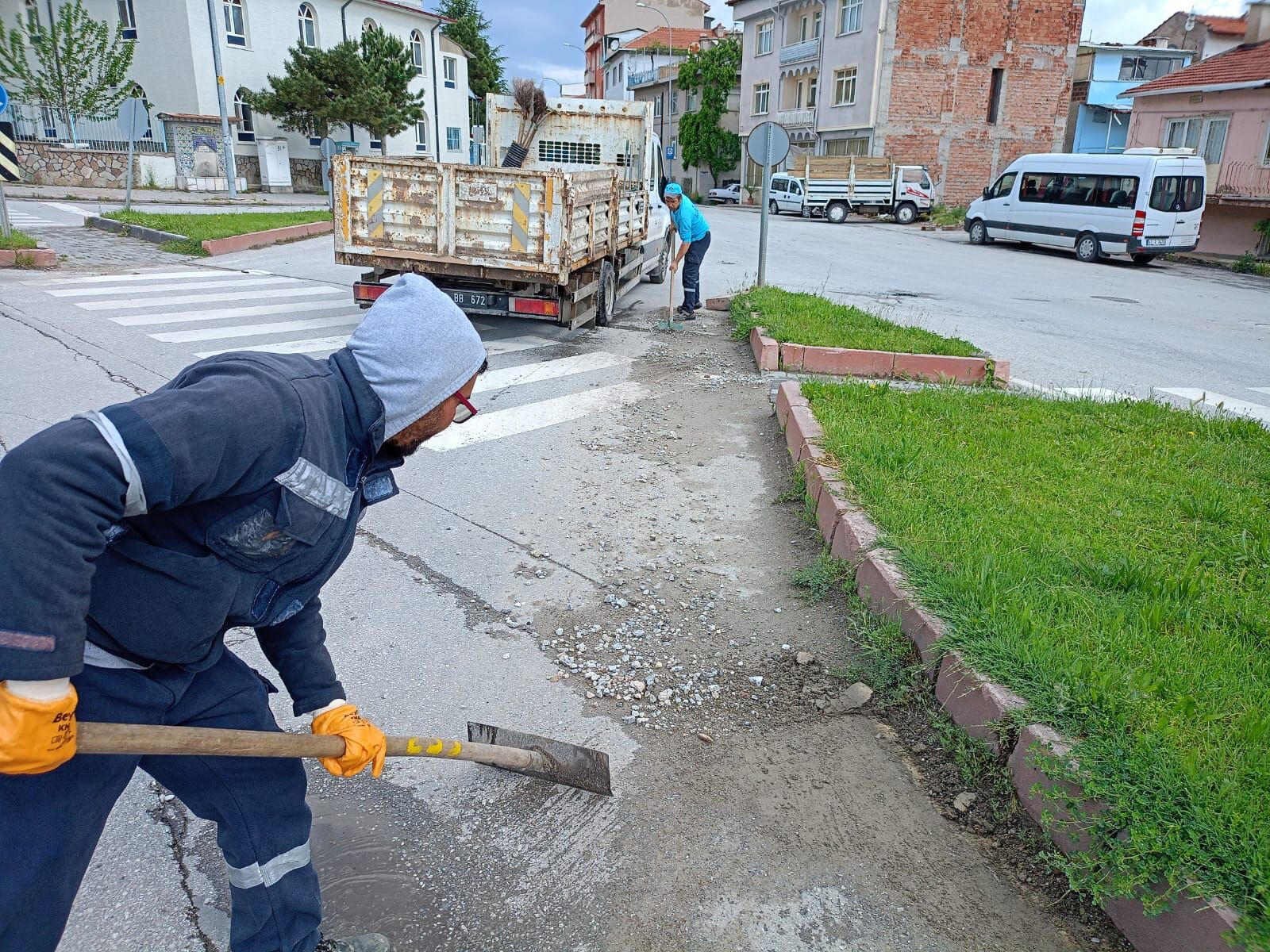 Kütahya Bahçelievler Cami I Kavşağında Mil Temizliği (3)