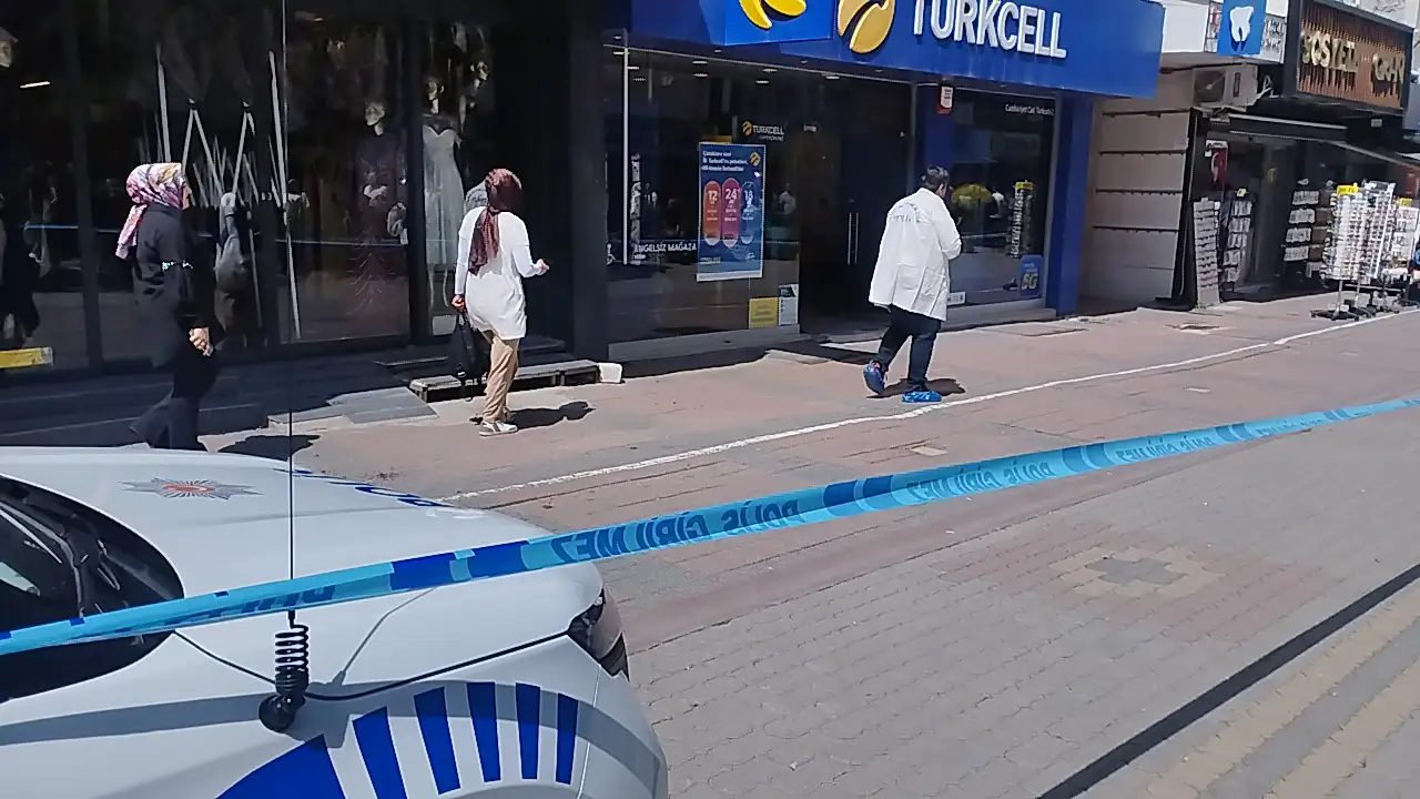Kütahya Bir Garip Olay, Tabancayla Eline Sıktı4
