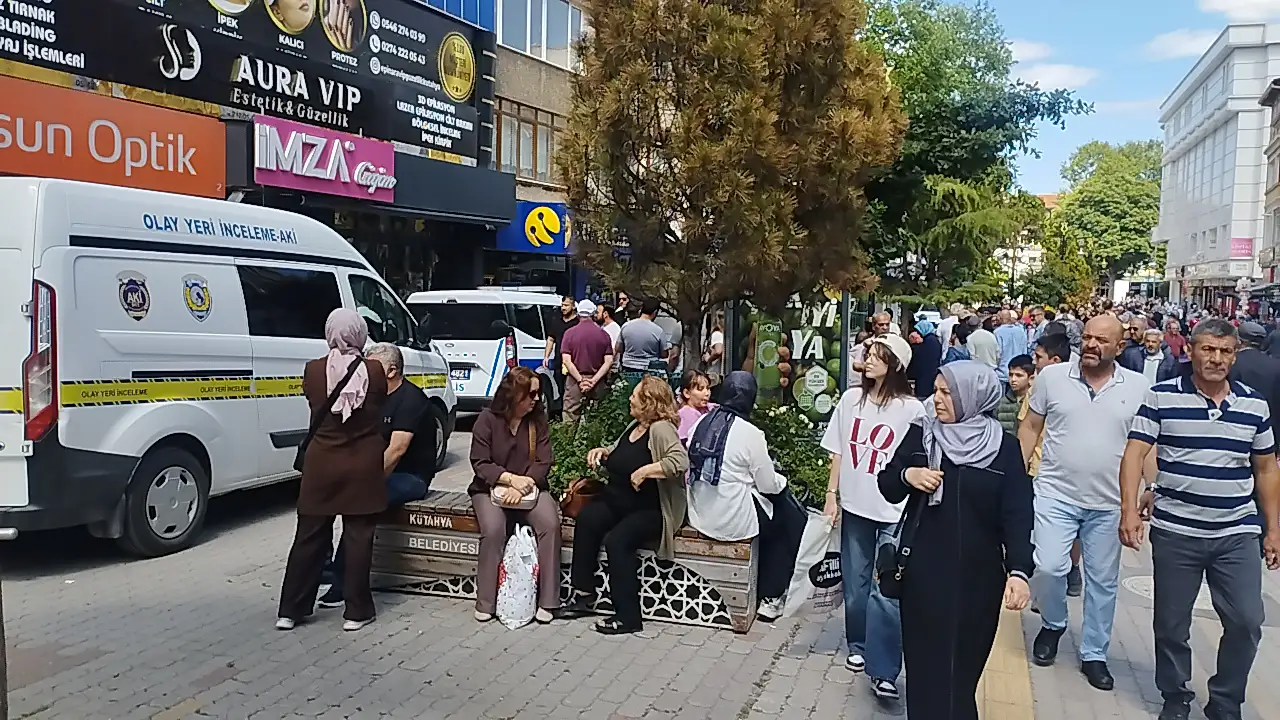 Kütahya Bir Garip Olay, Tabancayla Eline Sıktı5
