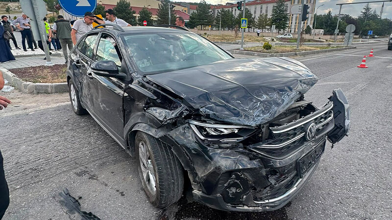 Kütahya Da Kazada Ikisi De Yeşil Işıkta Geçtiğini Iddia Etti (1)-1