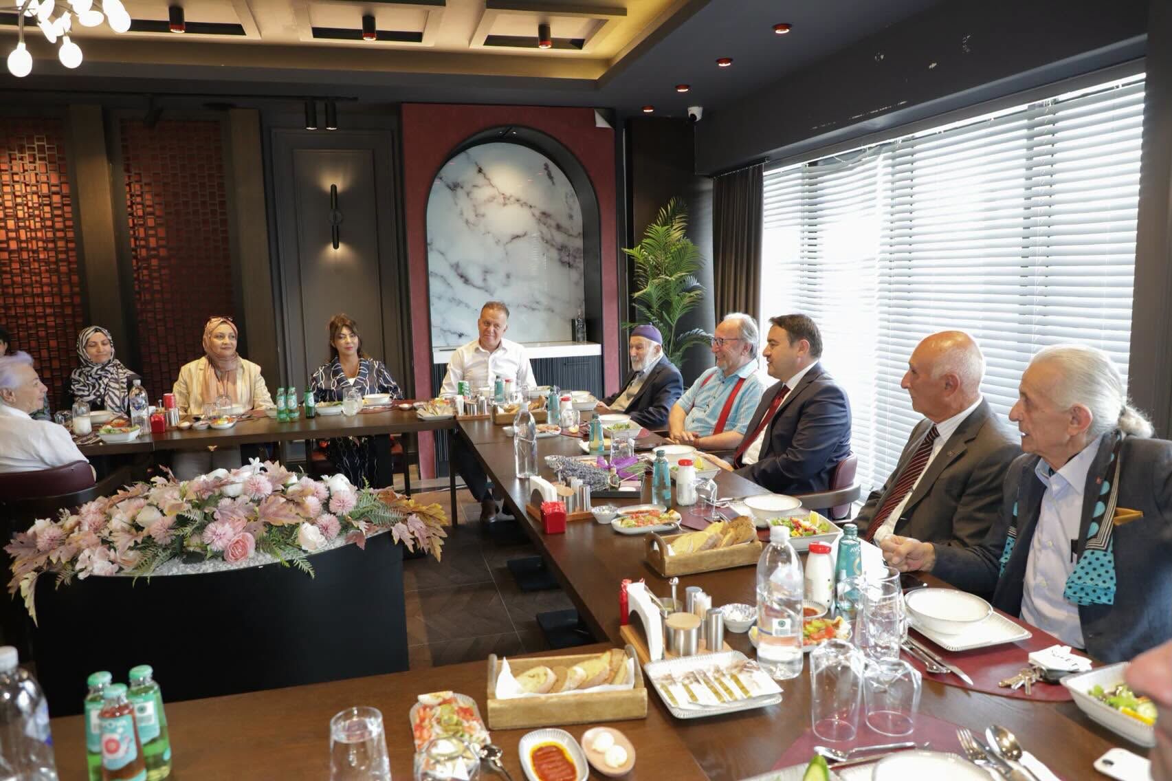 Kütahya Valisi Çini Sanatçılarıyla Buluştu2