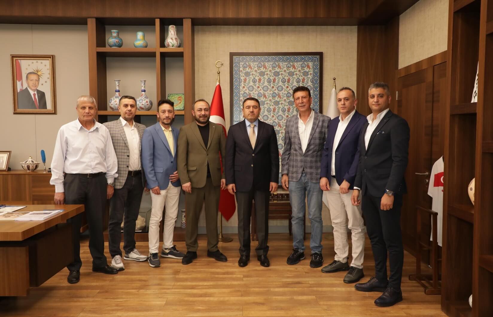 Kütahya Valisi Işın Çarşı Yönetimini Makamına Kabul Etti1