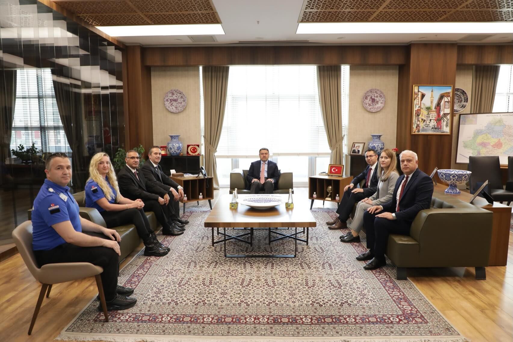 Kütahya Valisi Işın Ceza Infaz Personellerini Kabul Etti