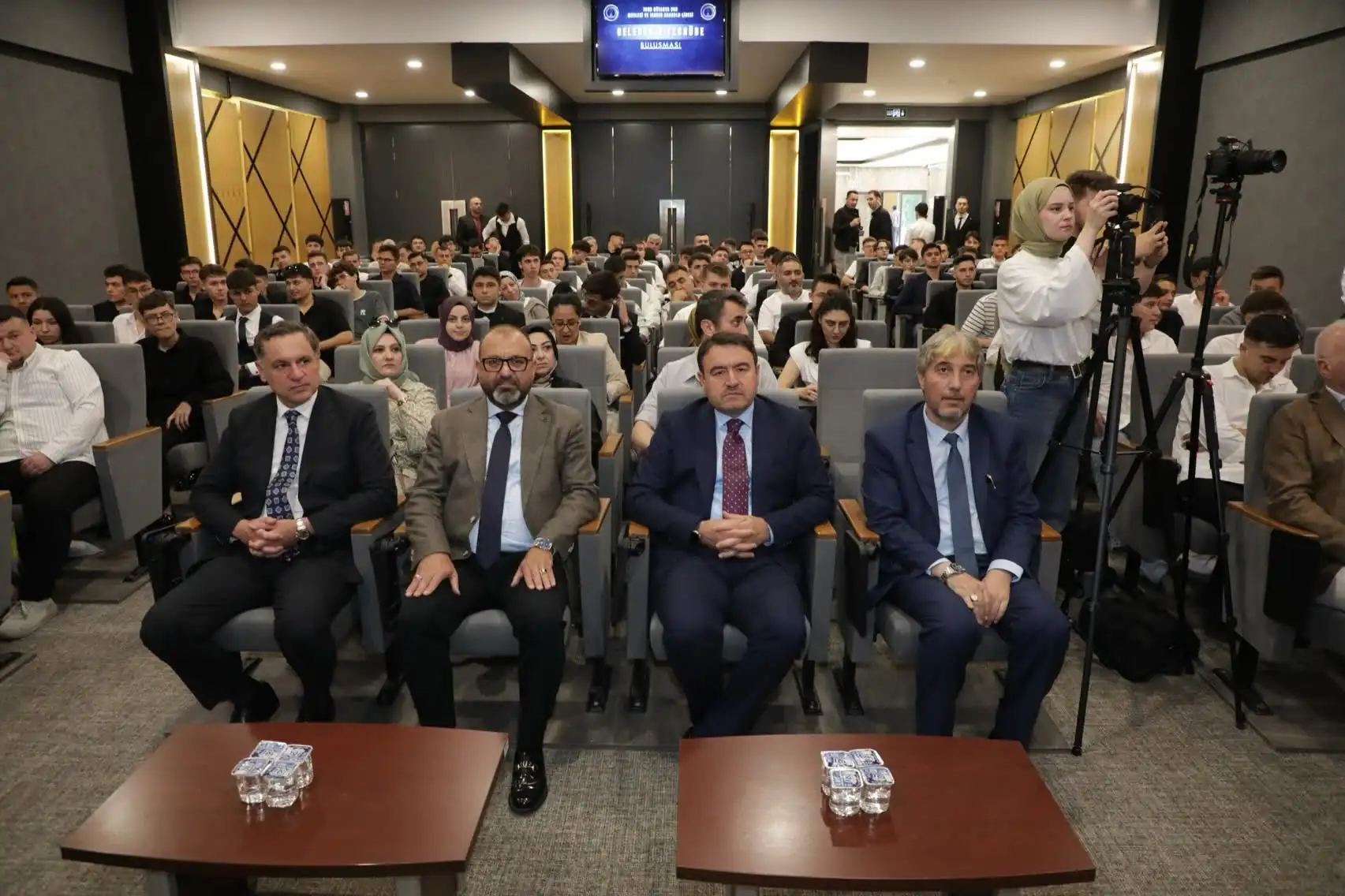Kütahya Valisi Işın, Tecrübelerini Öğrencilerle Paylaştı
