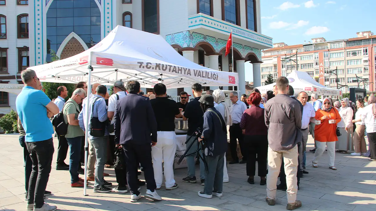 Kütahya’da 2 Bin Kişiye Aşure Ikram Edildi (4)
