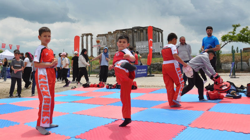 Kütahya’da Aizanoi Antik Kenti’nde Spor Festivali Yapıldı (6)