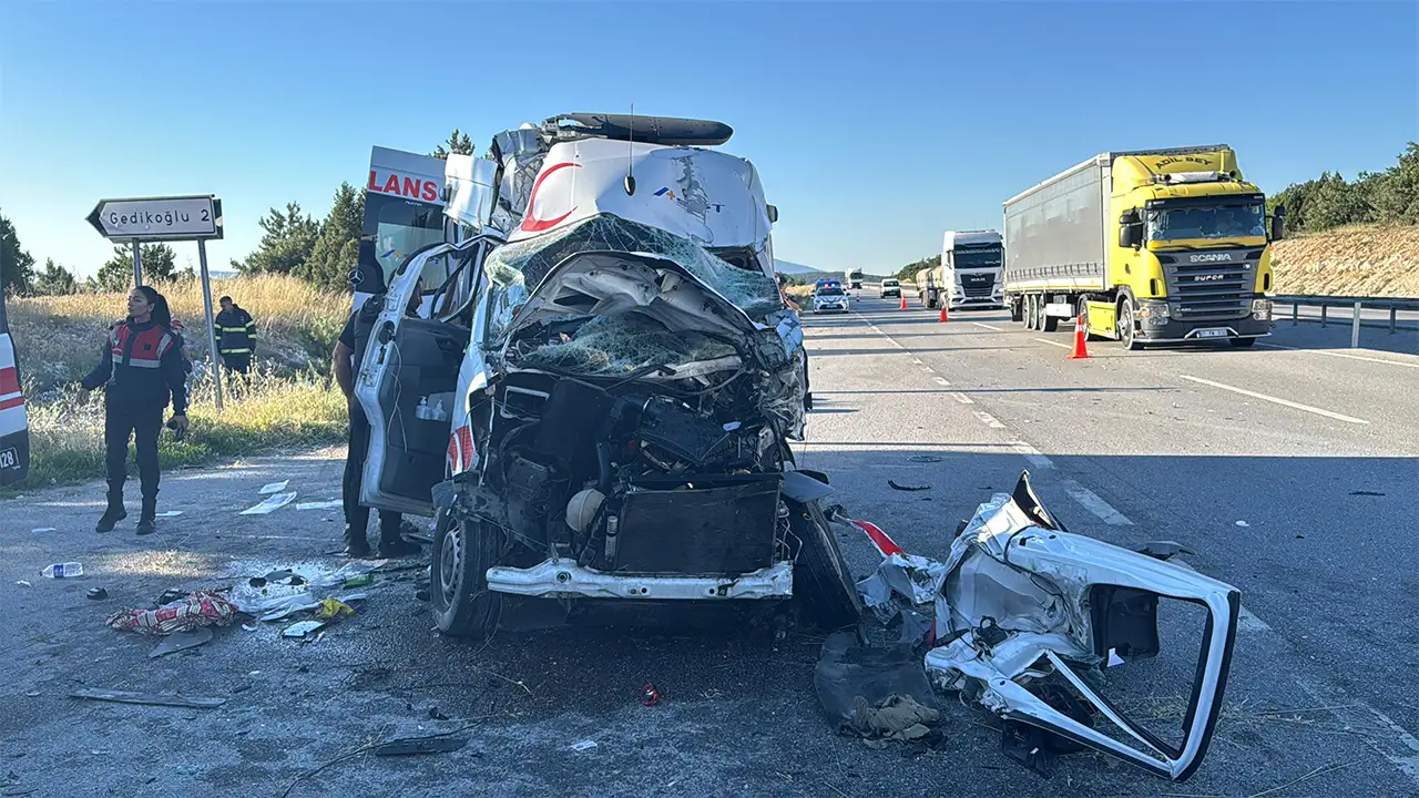 Kütahya'da Ambulans Kazası, Ölü Ve Yaralılar Var6