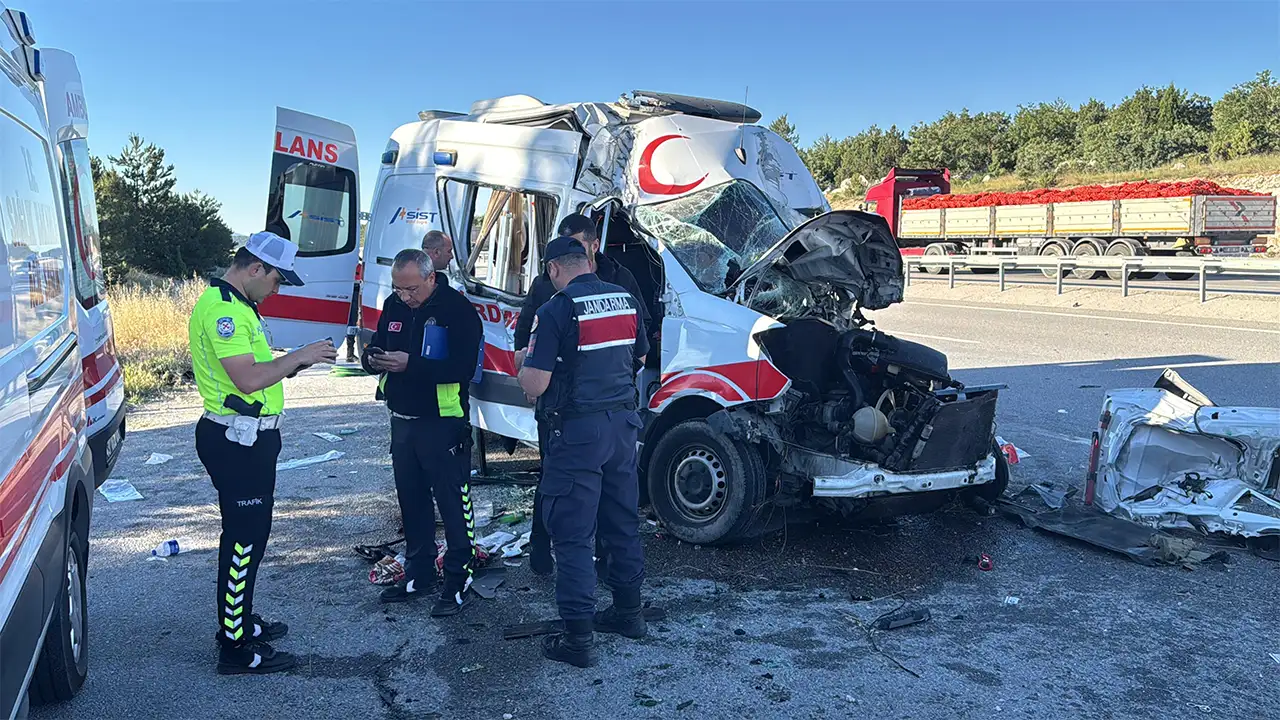 Kütahya'da Ambulans Kazası, Ölü Ve Yaralılar Var7