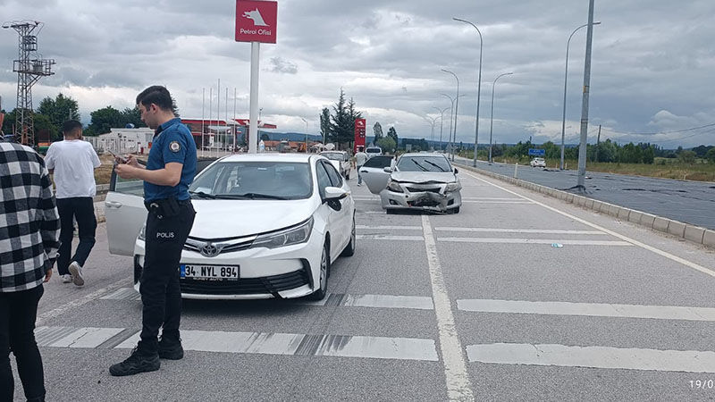 Kütahya’da aynı kavşakta yine kaza, yaralılar var