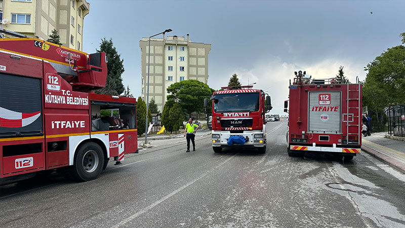 Kütahya'da Çatıdan Çıkan Dumanlar Ekipleri Alarma Geçirdi (1)