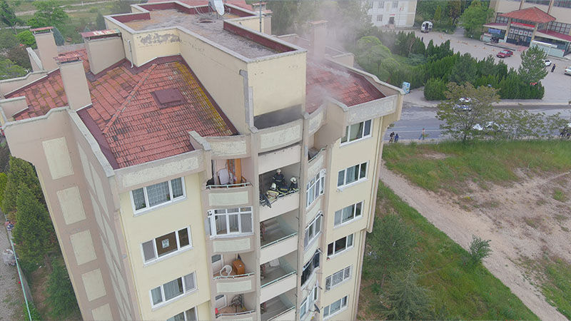 Kütahya'da Çatıdan Çıkan Dumanlar Ekipleri Alarma Geçirdi (2)
