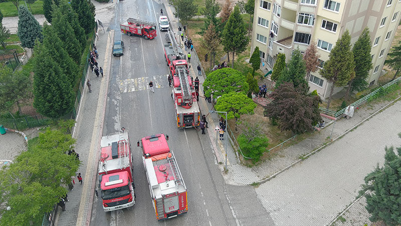 Kütahya'da Çatıdan Çıkan Dumanlar Ekipleri Alarma Geçirdi (3)