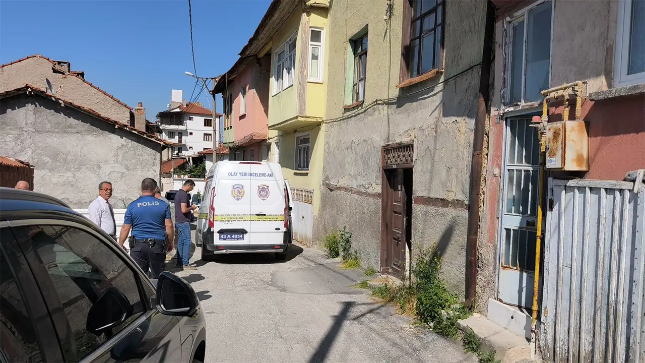 Kütahya'da Dehşet Evi!.. Annesinin Cesediyle Yaşamış7