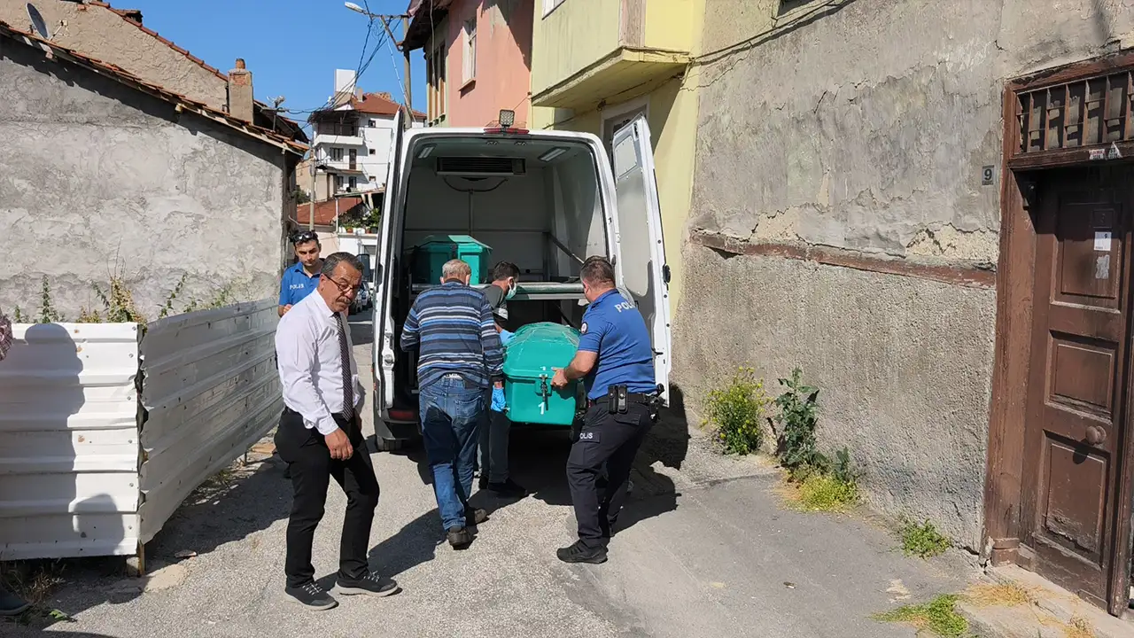 Kütahya'da Dehşet Evi!.. Annesinin Cesediyle Yaşamış8