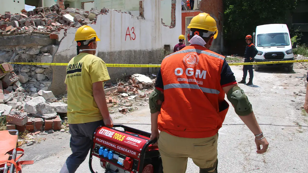 Kütahya’da Deprem Tatbikatı Gerçeğini Aratmadı10