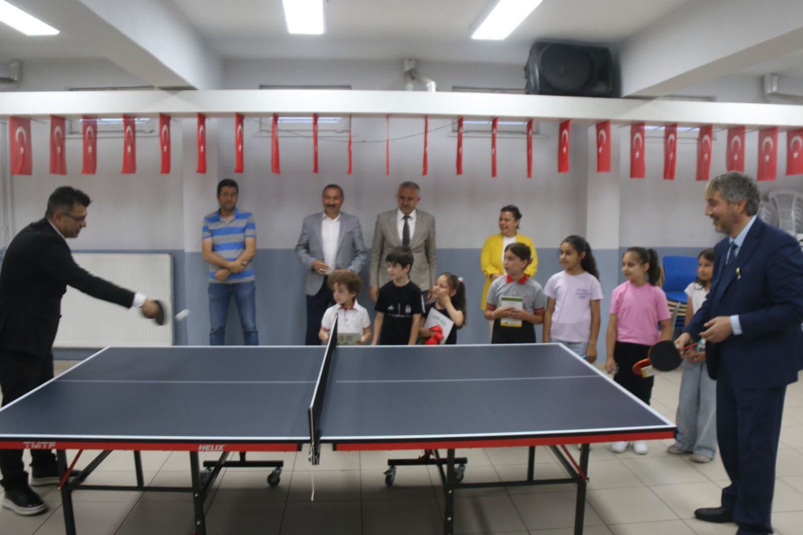 Kütahya'da Dereceye Giren Okula Masa Tenisi Ekipmanları Hediye Edildi2