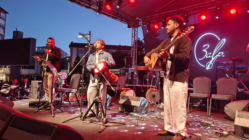 Kütahya’da Germiyan Festivali’nde “Alpler” Konseri Coşkusu (3)