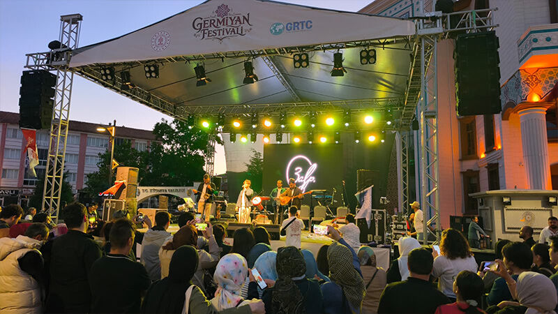 Kütahya’da Germiyan Festivali’nde “Alpler” Konseri Coşkusu (4)