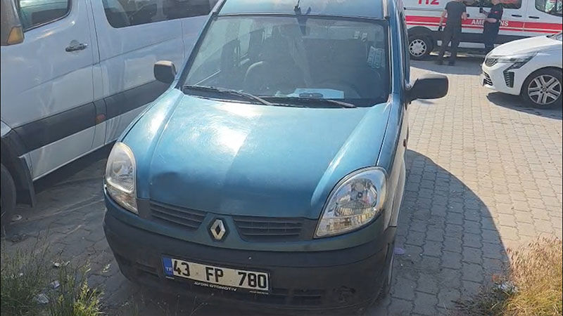 Kütahya’da Hafif Ticari Araç, Yaşlı Kadına Çarptı (2)