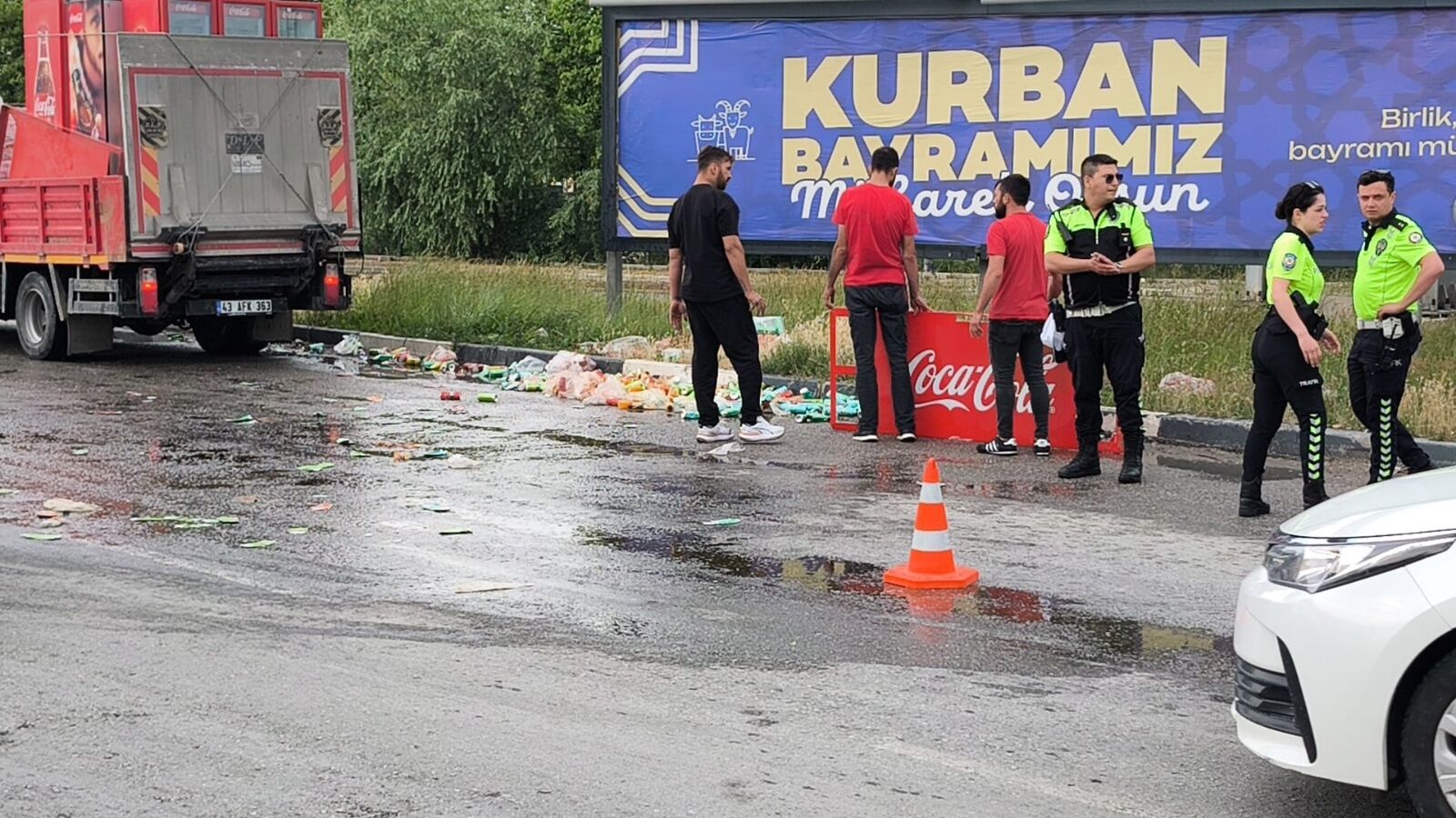 Kütahya’da Içecek Paleti Yola Devrildi (1)