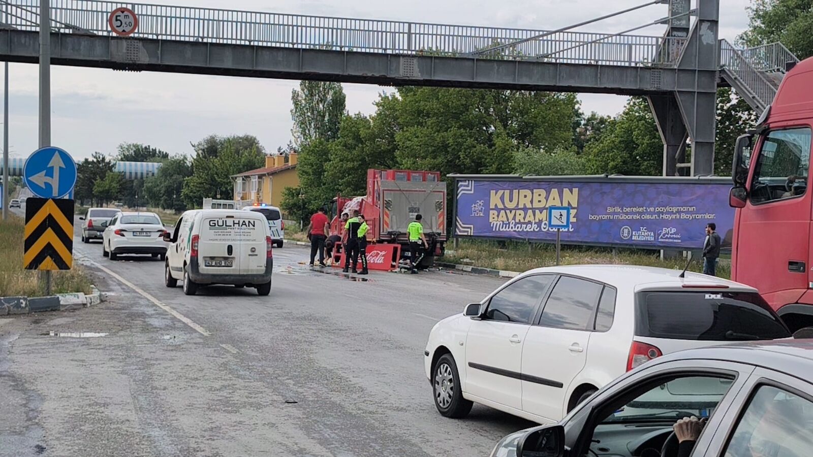 Kütahya’da Içecek Paleti Yola Devrildi (2)