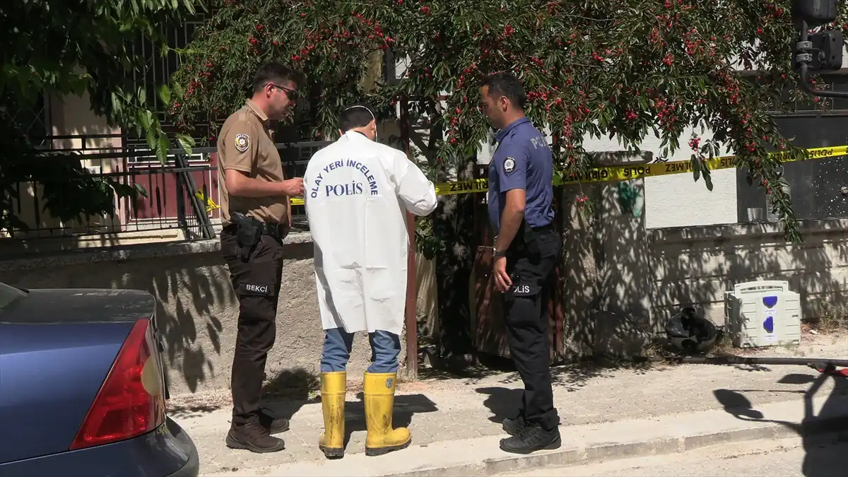 Kütahya’da Iki Katlı Evde Yangın, 1 Ölü1