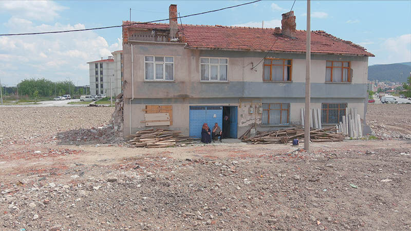 Kütahya’da Kentsel Dönüşümün Ortasında Tek Kaldı (3)