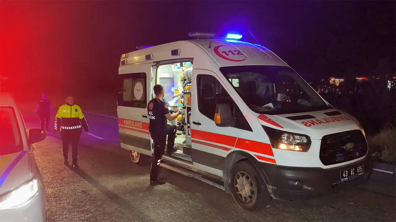Kütahya’da Minibüs Toprak Yığınına Çarptı, Yaralılar Var7