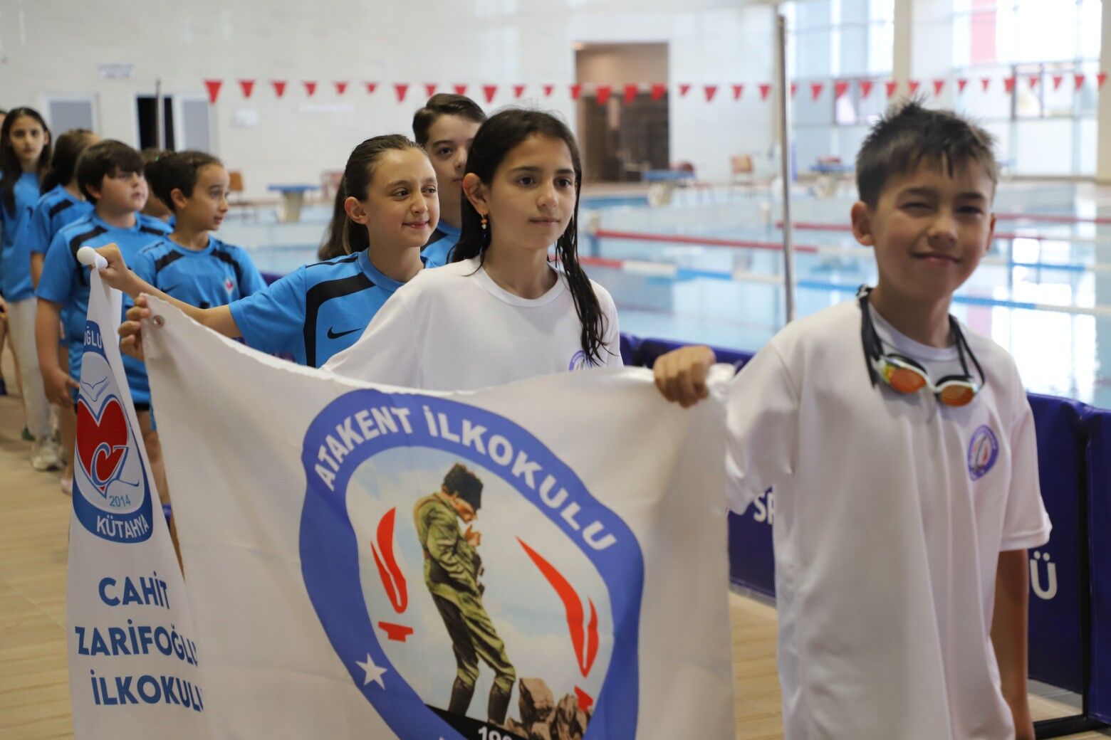 Kütahya'da Minikler Yüzme Yarışları Başladı2