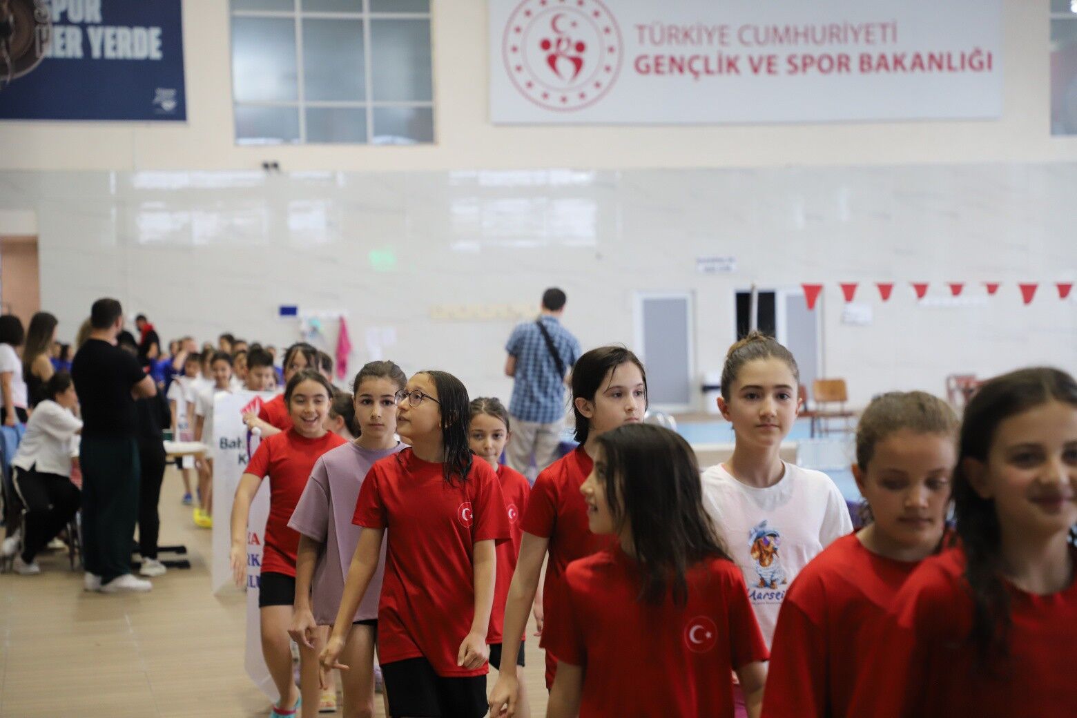 Kütahya'da Minikler Yüzme Yarışları Başladı3