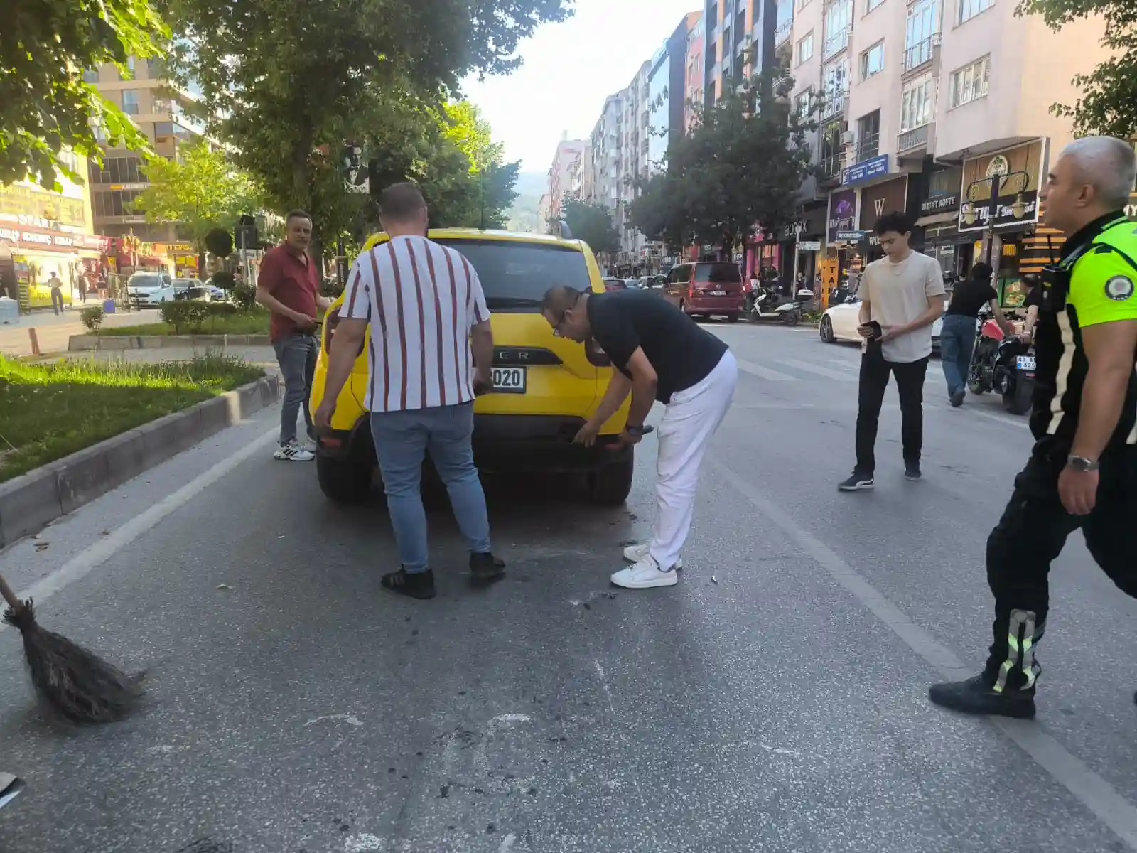 Kütahya’da Motosiklet, Ticari Taksiyle Çarpıştı