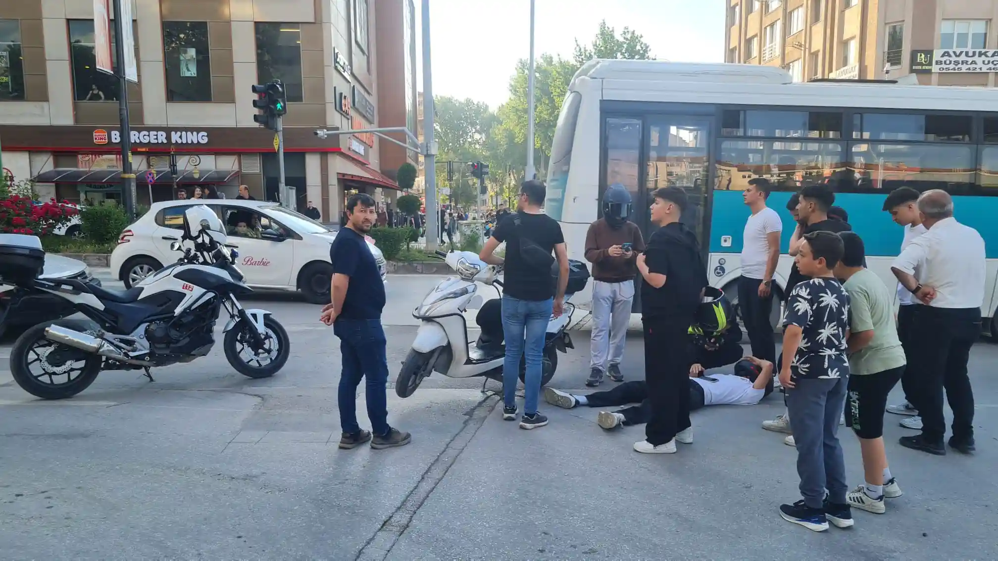 Kütahya’da Motosiklet Ve Elektrikli Bisiklet Çarpıştı