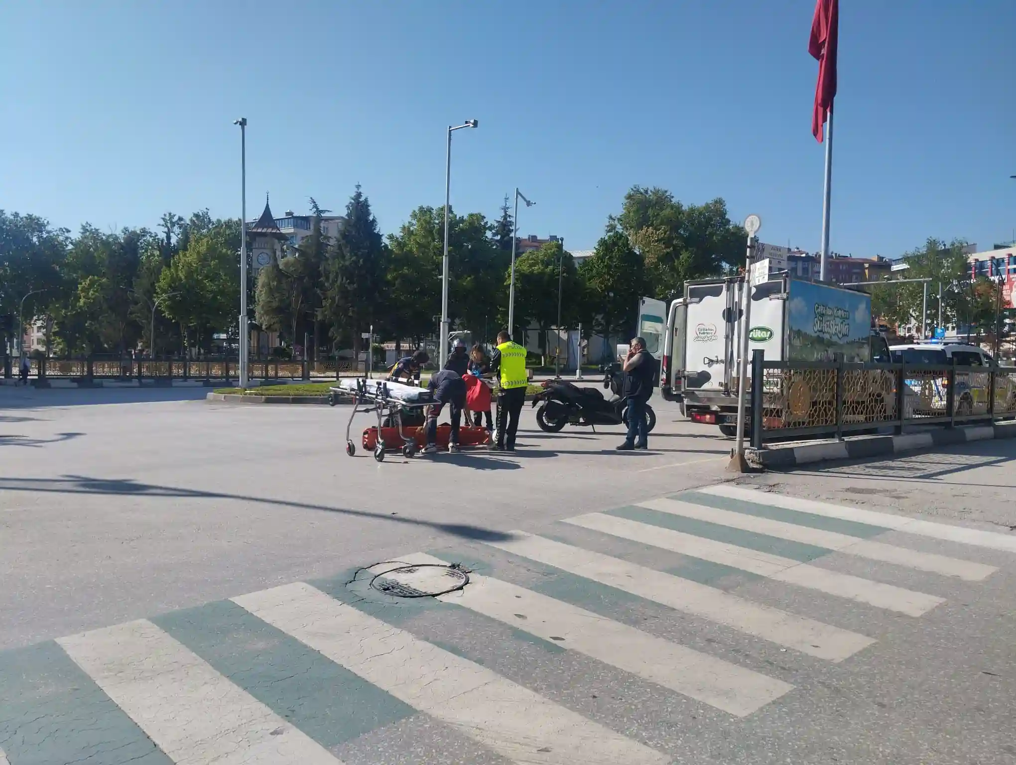 Kütahya’da Motosikletle Elektrikli Bisiklet Çarpıştı