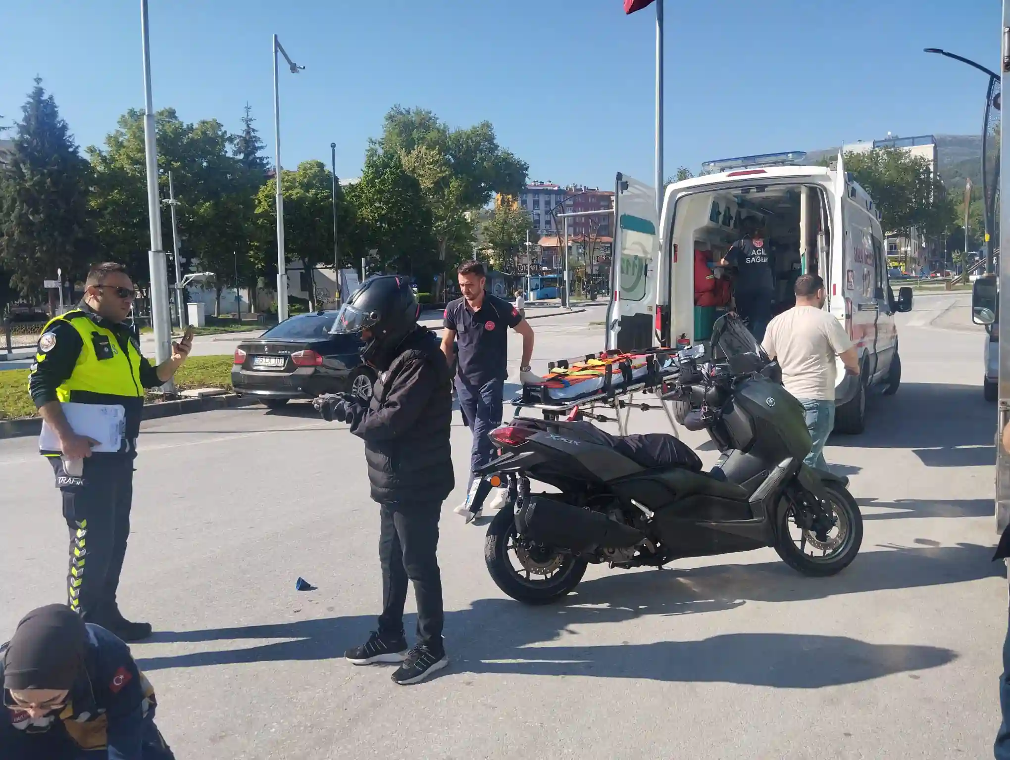 Kütahya’da Motosikletle Elektrikli Bisiklet Çarpıştı1
