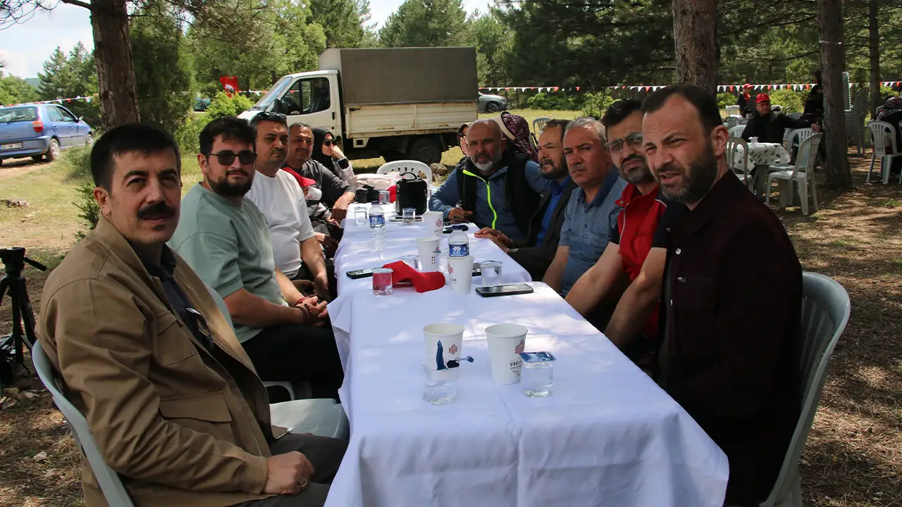 Kütahya’da Öğrenciler Piknikte Eğlendi, Harçlıkları Verildi7