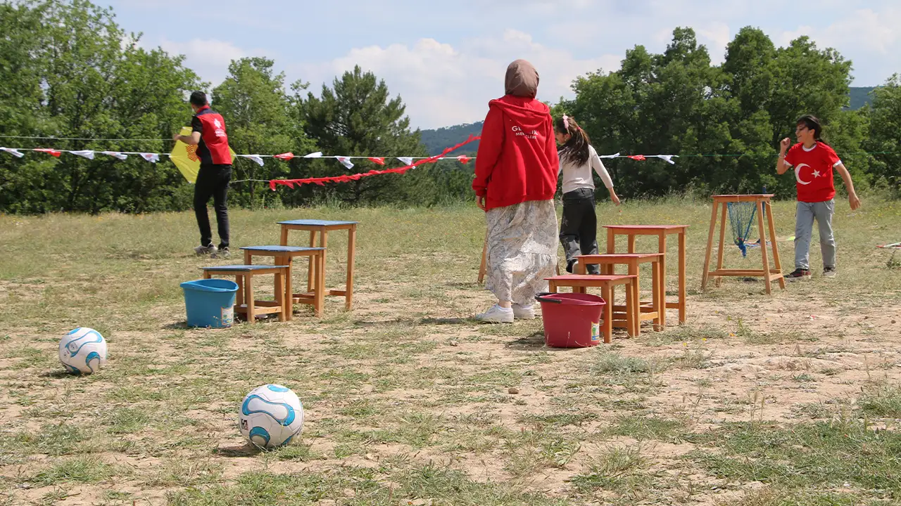 Kütahya’da Öğrenciler Piknikte Eğlendi, Harçlıkları Verildi8