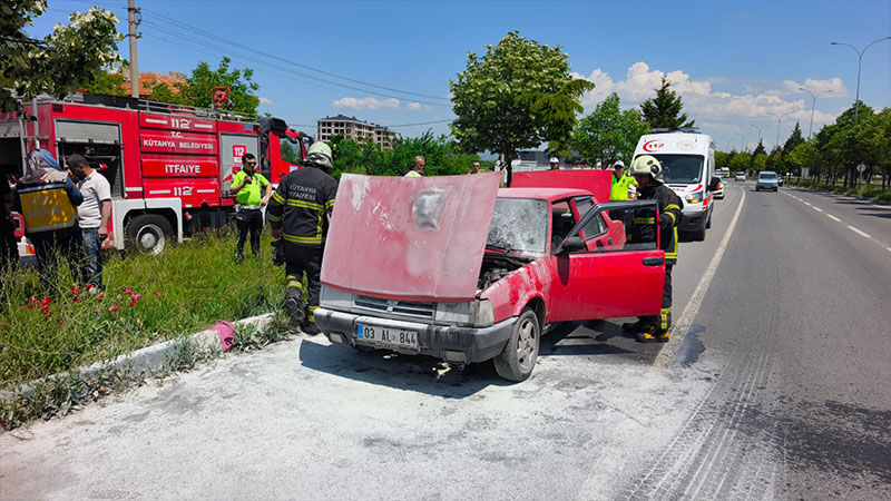 Kütahya’da Seyir Halindeki Otomobilde Yangın Çıktı (6)