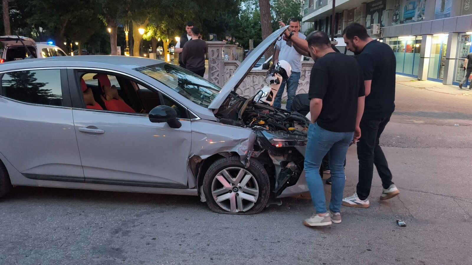 Kütahya’da Üç Araçlı Zincirleme Trafik Kazası, Yaralılar Var1