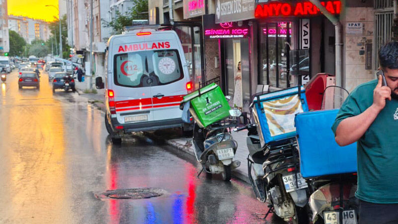 Kütahya'da Yağış Nedeniyle Kayan Motosikletin Sürücüsü Yaralandı (2)