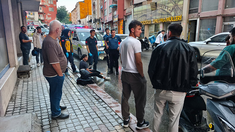 Kütahya'da Yağış Nedeniyle Kayan Motosikletin Sürücüsü Yaralandı (4)