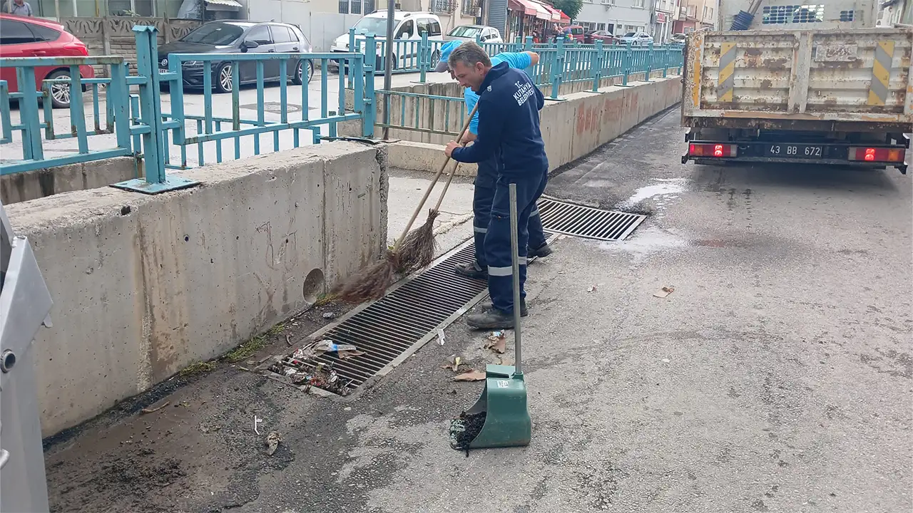 Kütahya’da Yağmur Izgaraları Temizlendi2