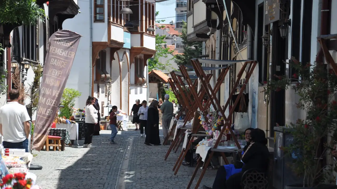 Kütahya’da Yöresel Lezzetler Ve El Sanatları Sezonu Açıldı3